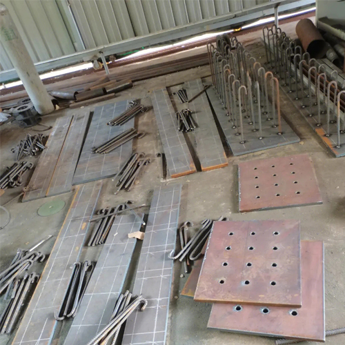 有哪些其他因素会影响甘南预埋件位置的确定？